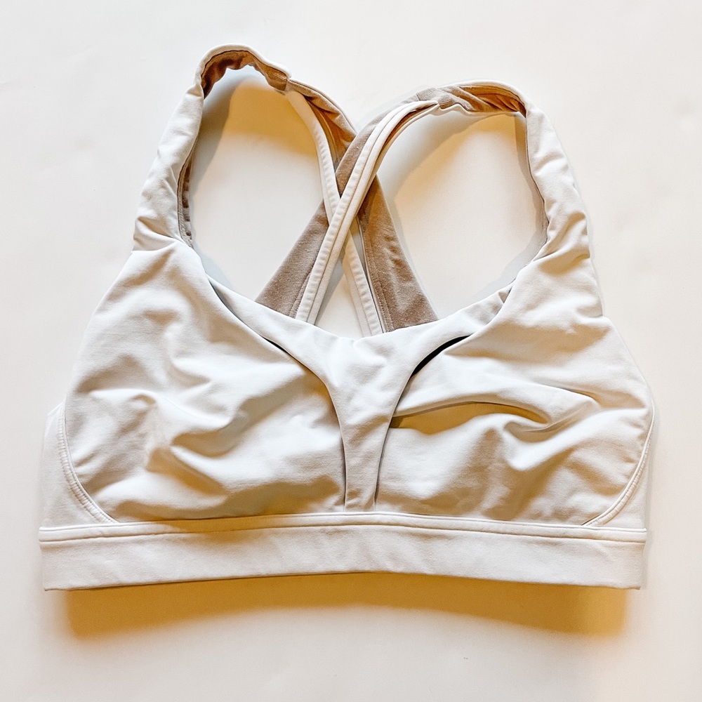 💞💞💞EUC Lululemon White Strappy Sports Bra size 8 C/D stash it all bra